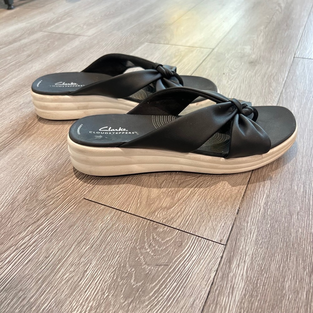 Clarks Cloudsteppers Womens Black Wedge Flip Flop Sandals Size 9